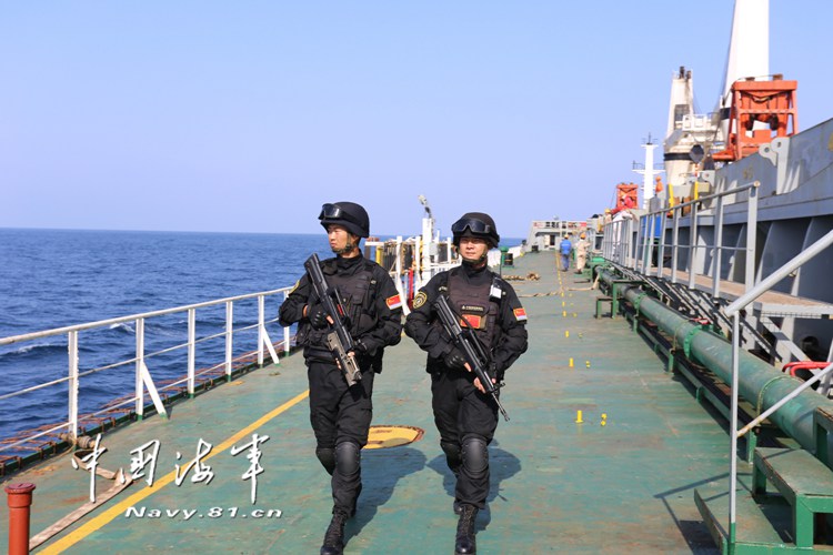 中國海軍隨船護衛官兵嚴守鐵律贏得“點贊”